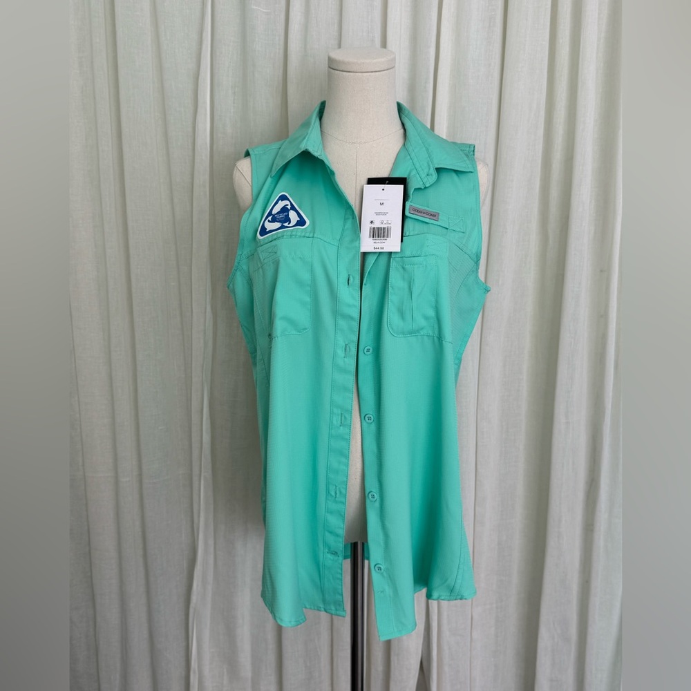 Ocean + Coast: NWT. Women's Sleeveless Aqua Button-Up Top